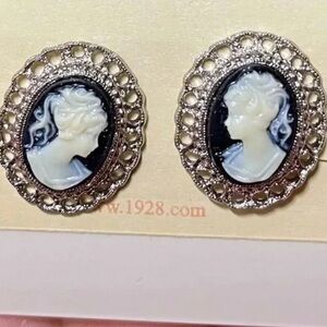Vintage Cameo Oval Filigree Clip Button Earrings